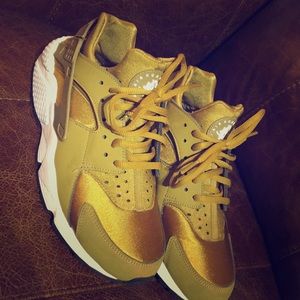 Women Sneaker good condition